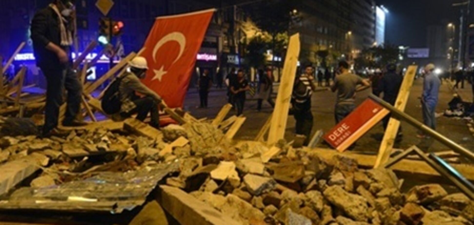 На улицы Стамбула вышло 50 тысяч протестующих