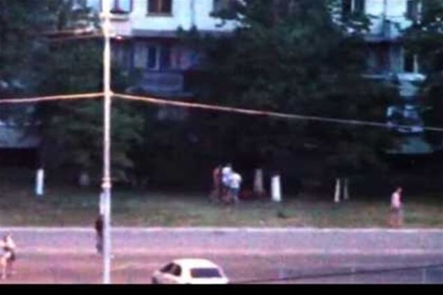 Избиение на Оболони: видео сделано с помощью мобильного