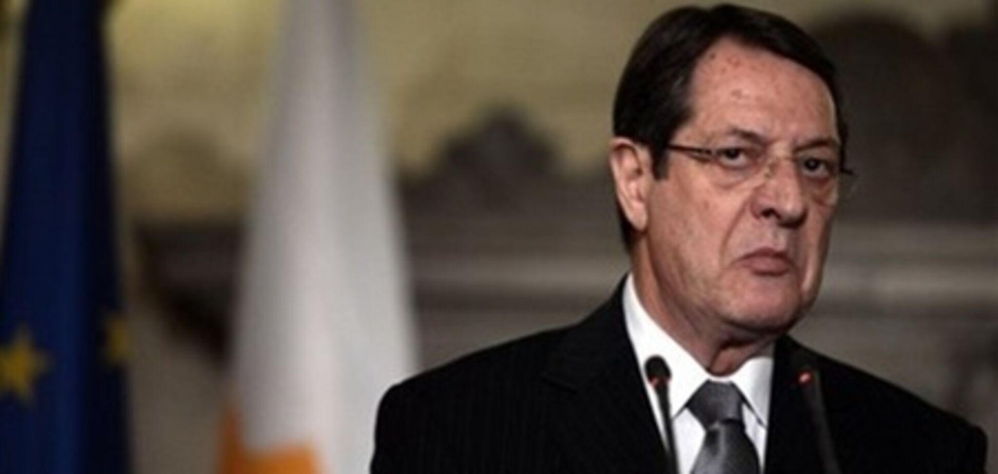Президент Кіпру оскандалився, злітавши в Париж на літаку російського мільярдера