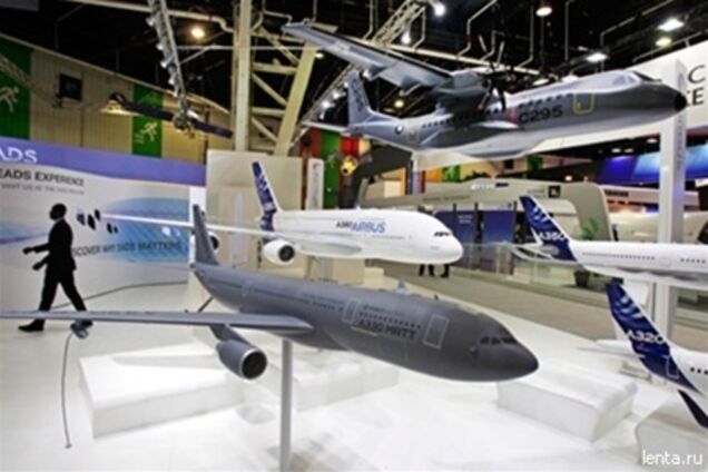 Airbus и Boeing подписали контракты на 'Ле Бурже'