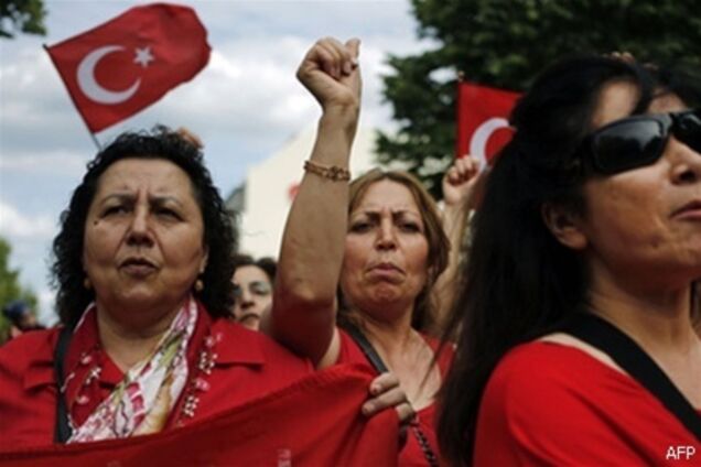Против турецких демонстрантов могут использовать армию