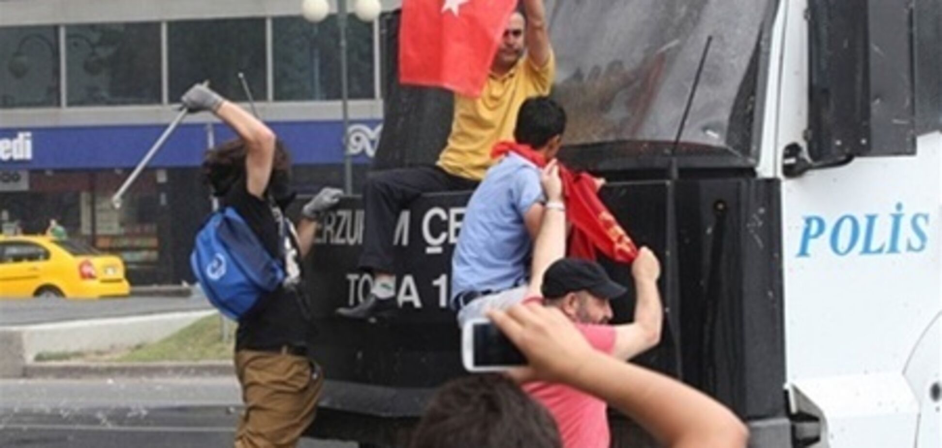У Туреччині почалися масові арешти демонстрантів