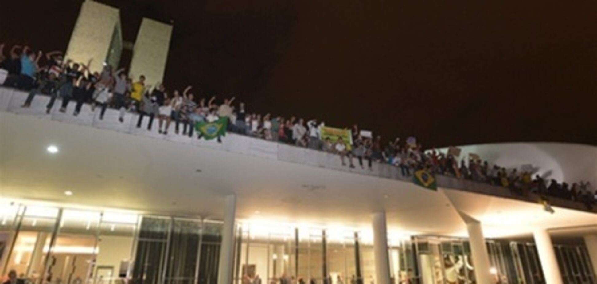 Найбільші міста Бразилії охопили протести