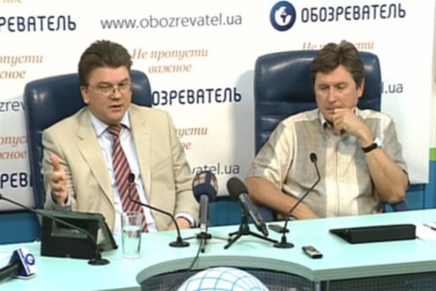 Яценюк працює, Кличко отримує дивіденди - політолог
