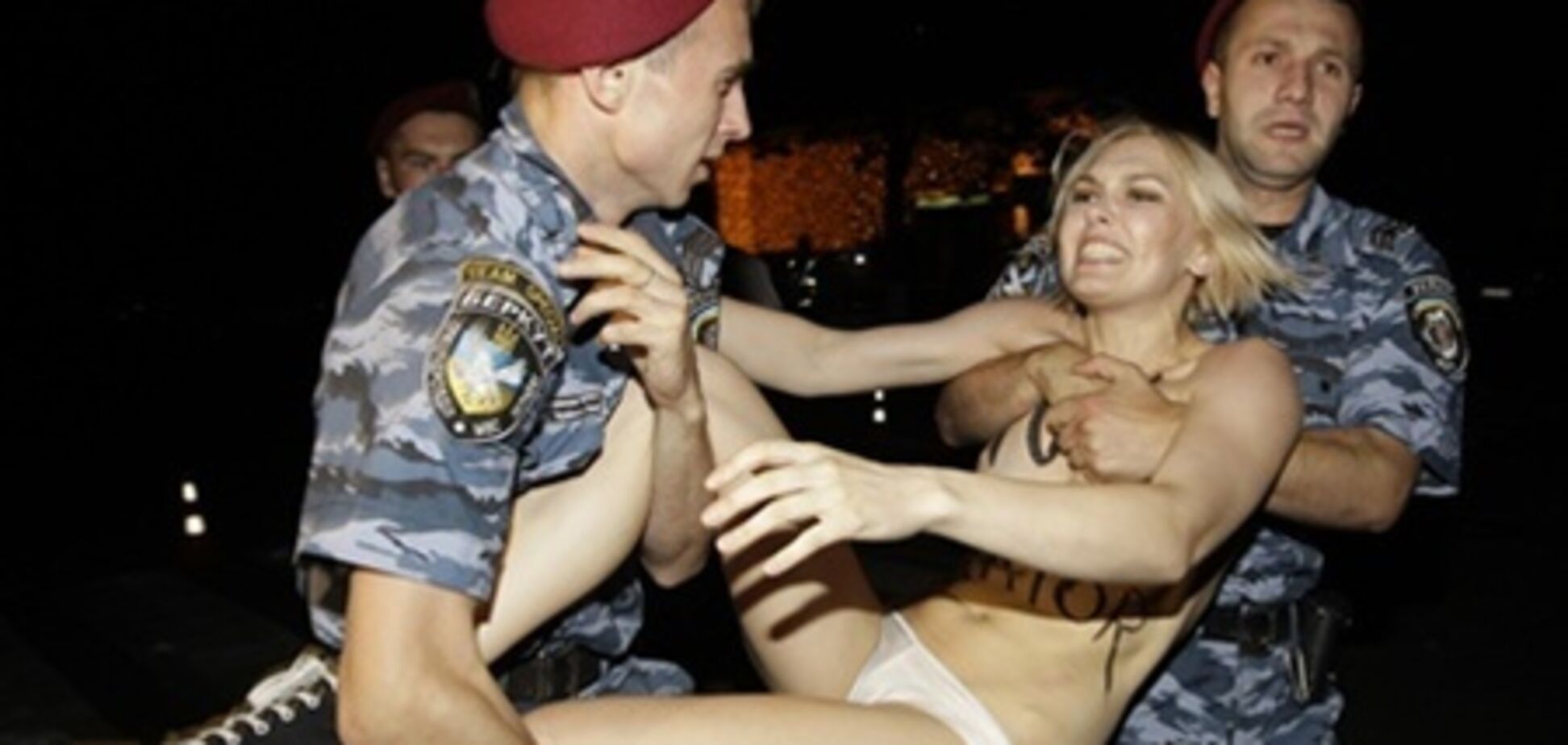 Ночью в Киеве Лукашенко встретили FEMEN