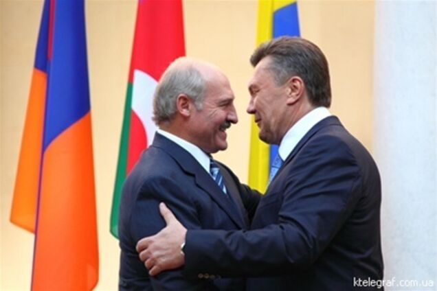 Лукашенко назвав Януковича молодцем