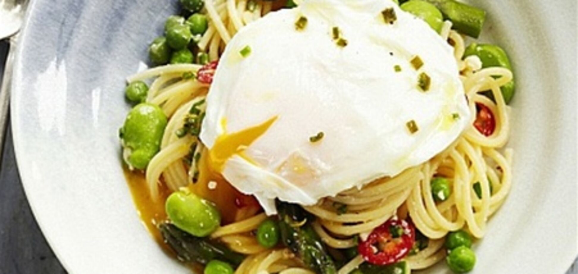 Спагетти со спаржей и горошком