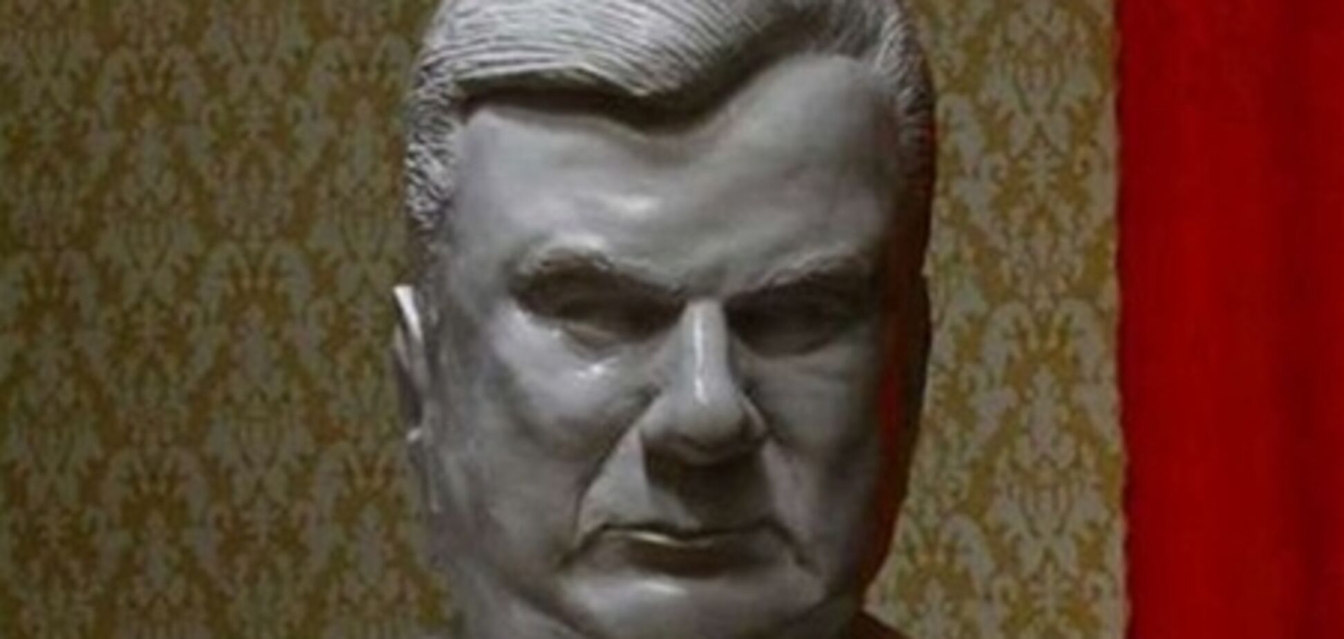 В Интернете продают бюст Януковича за 9999 грн