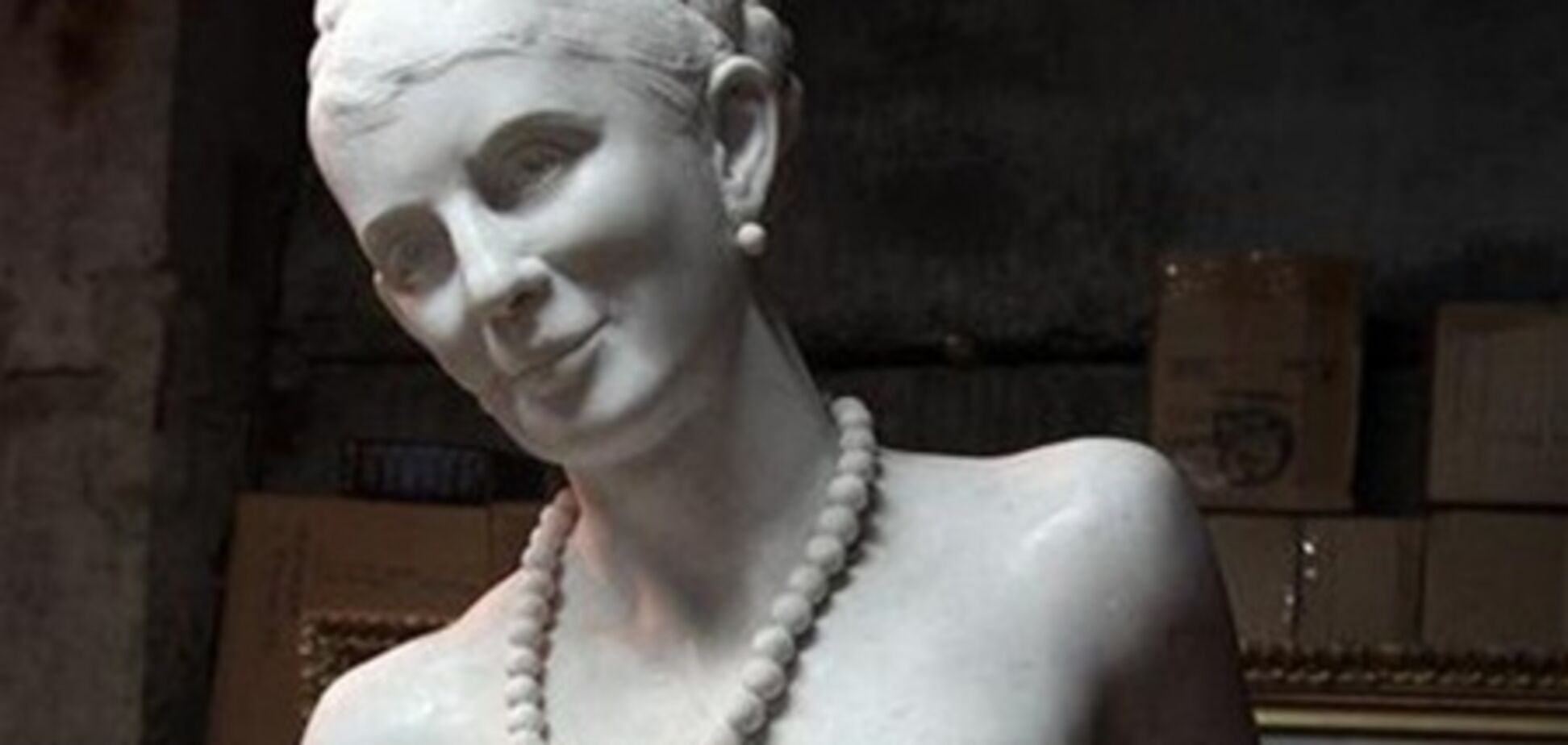 Відомий скульптор змушений жити в підвалі через голою Тимошенко