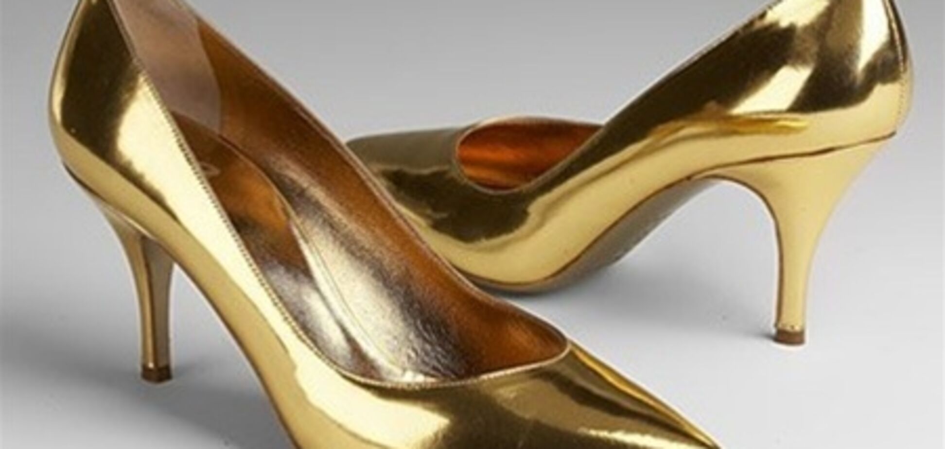 В ОАЭ продают туфли из 24-каратного золота