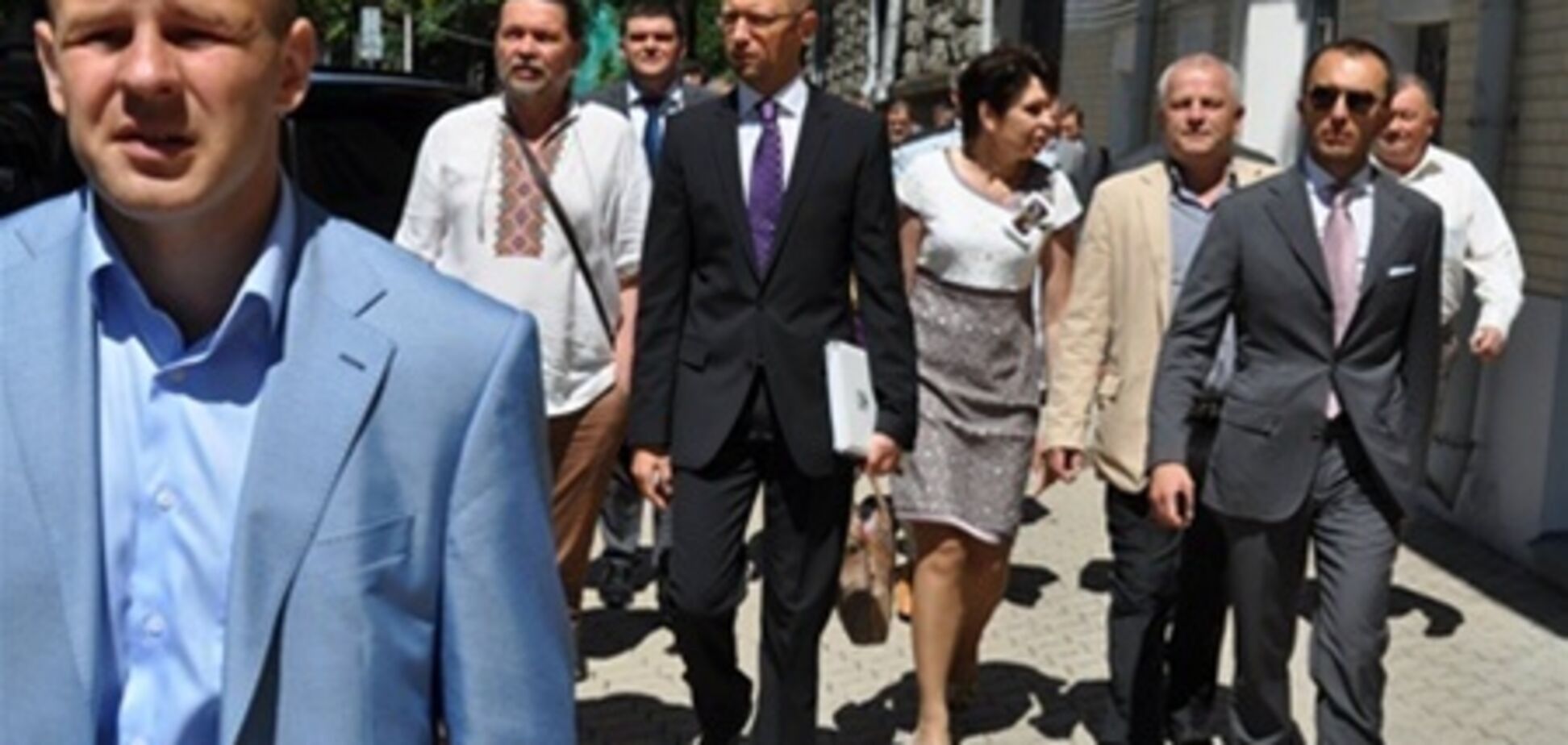 Яценюк пришел на встречу с Президентом со списком требований