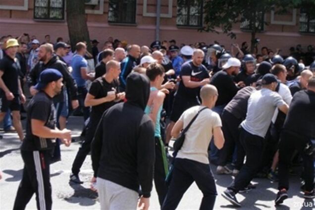 Журналисты: милиционеры должны ответить за 18 мая по УК