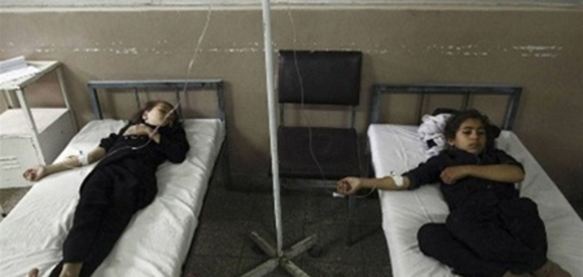 Близько 100 школярок отруїли газом в Афганістані