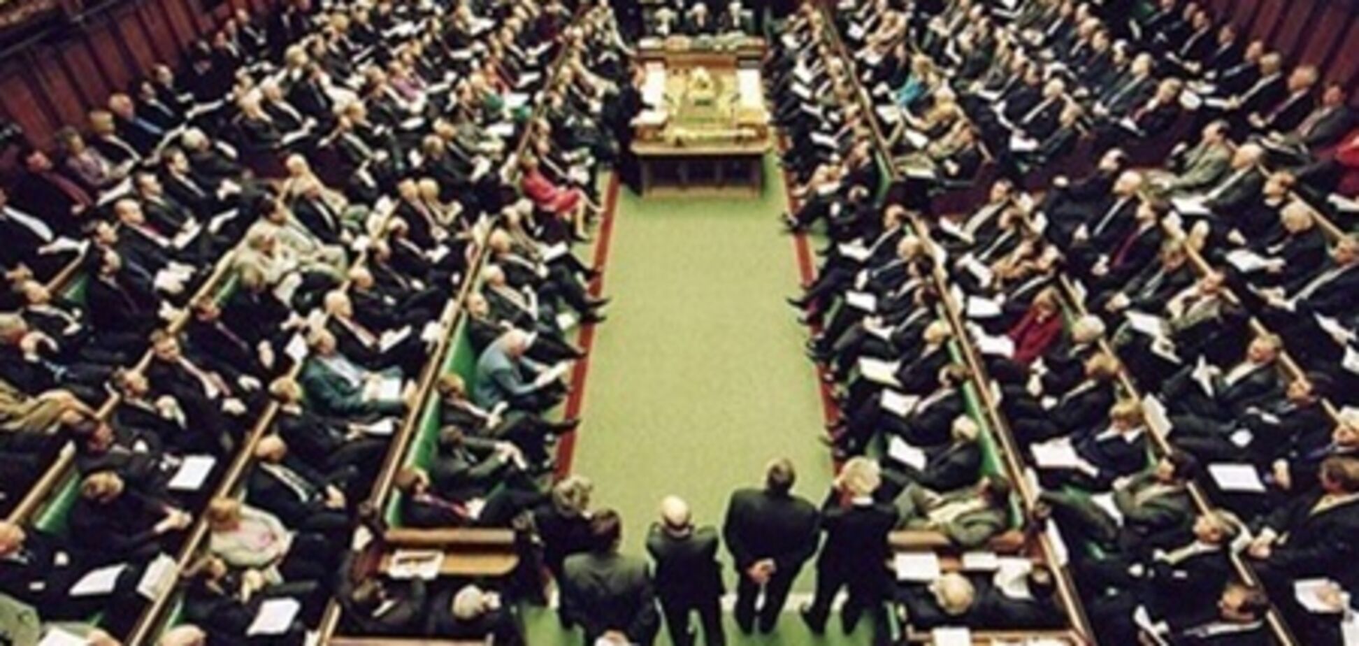 Трех британских лордов обвинили в коррупции