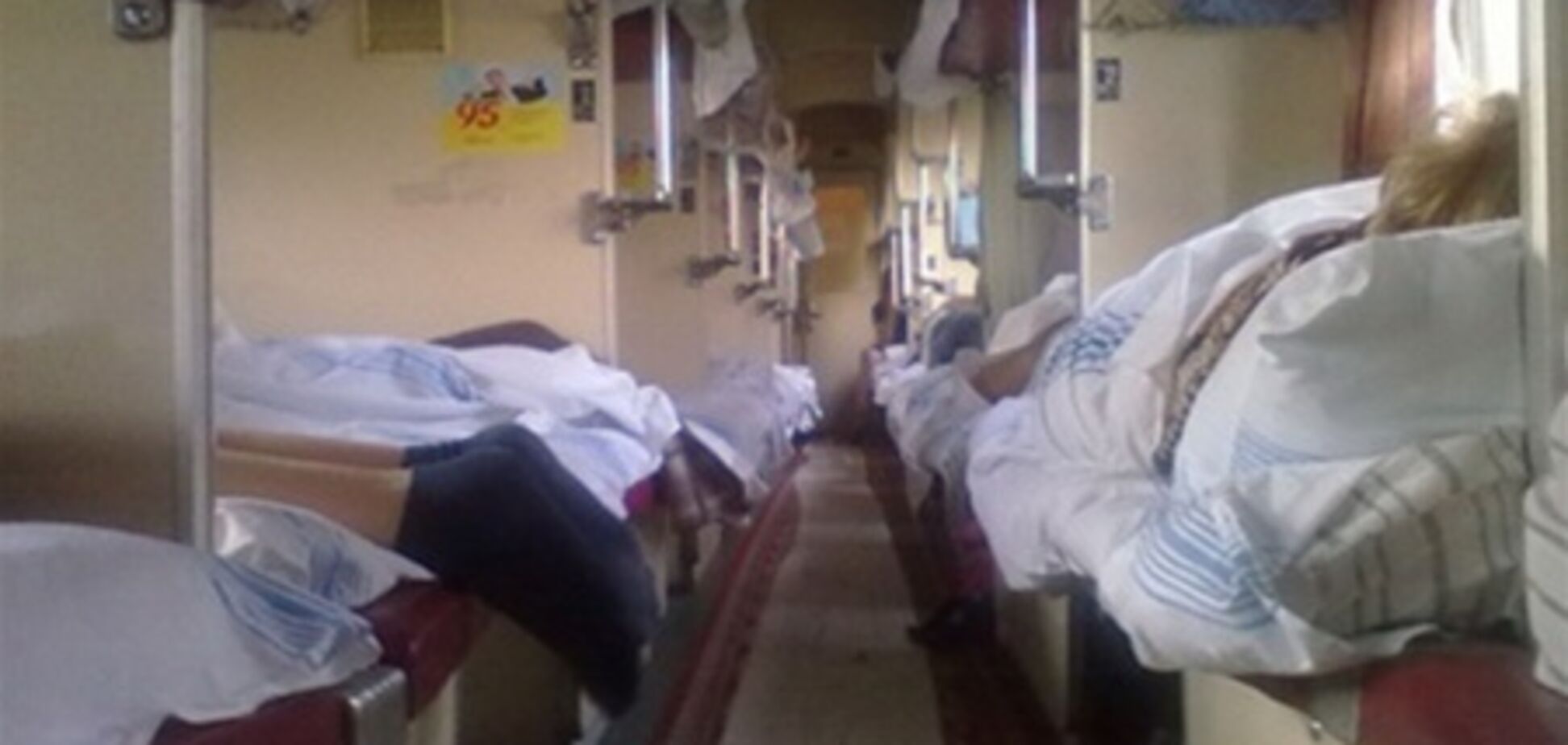 Уснувший у открытого окна студент выпал из поезда 'Львов-Рахов'