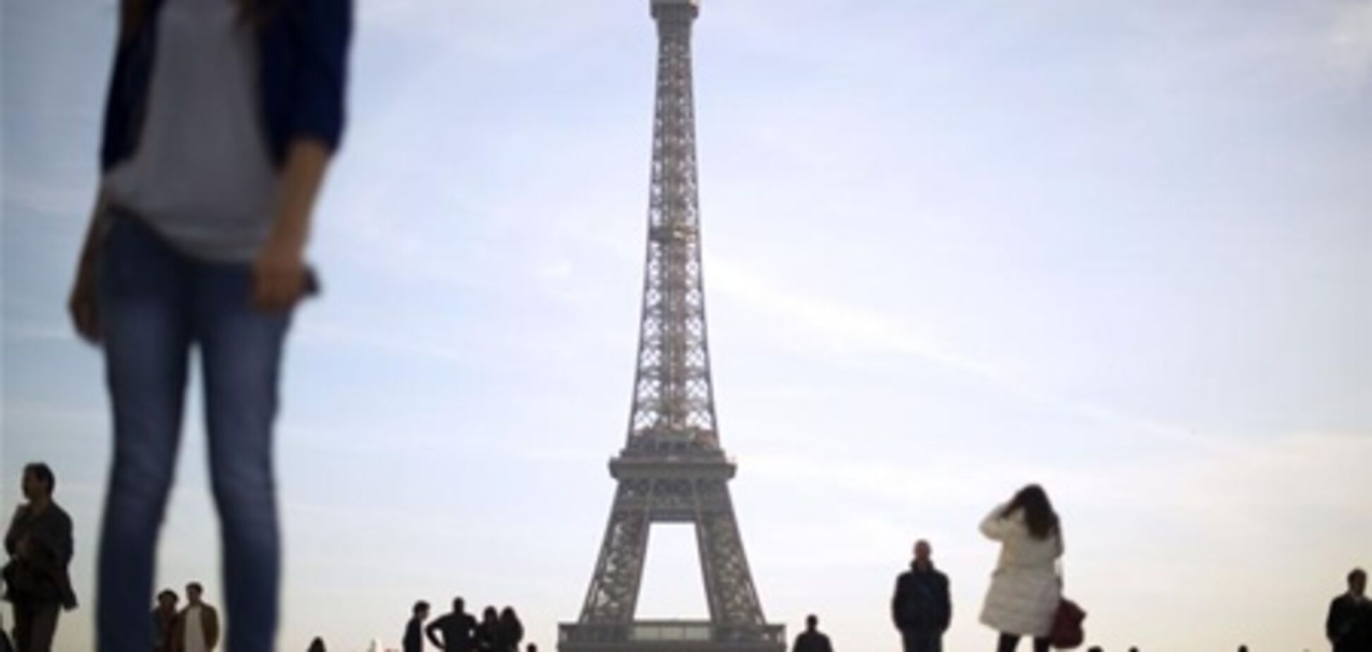 Французы выпустили пособие с описанием иностранных туристов