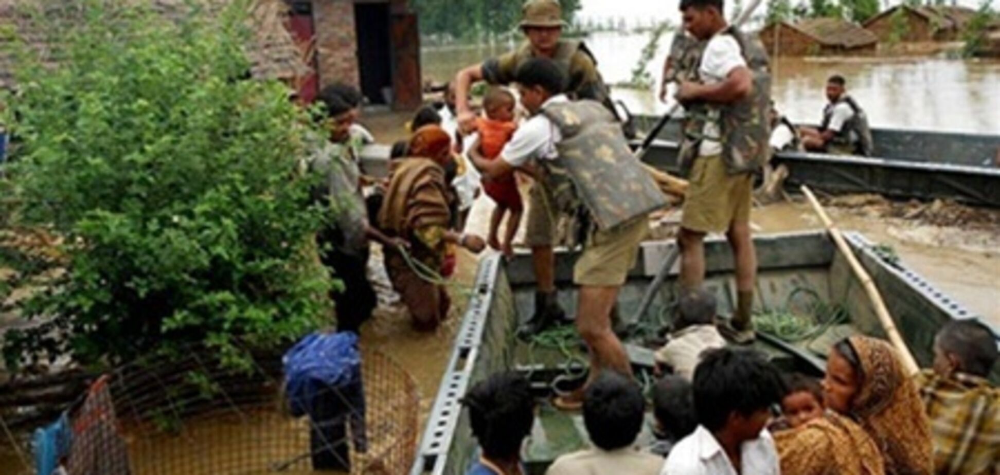 Потоп в Індії забрав життя вже 182 осіб
