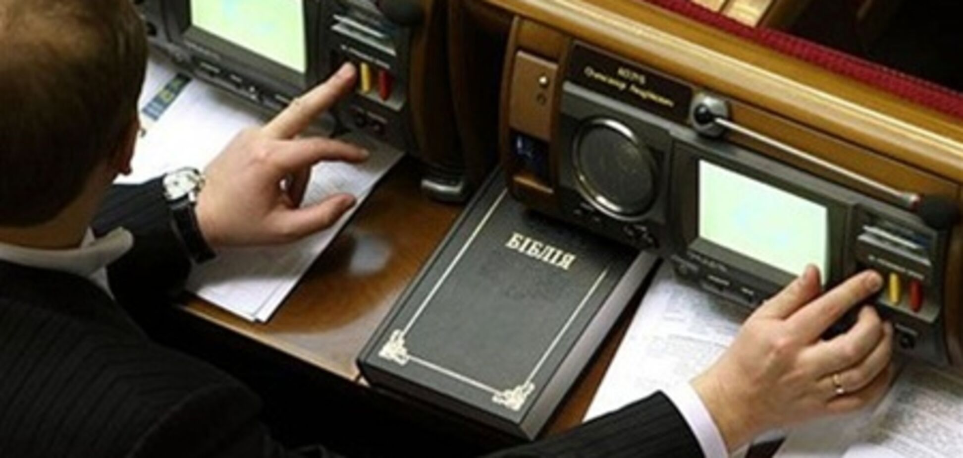 Регламентный комитет Рады: карать 'кнопкодавов' невозможно