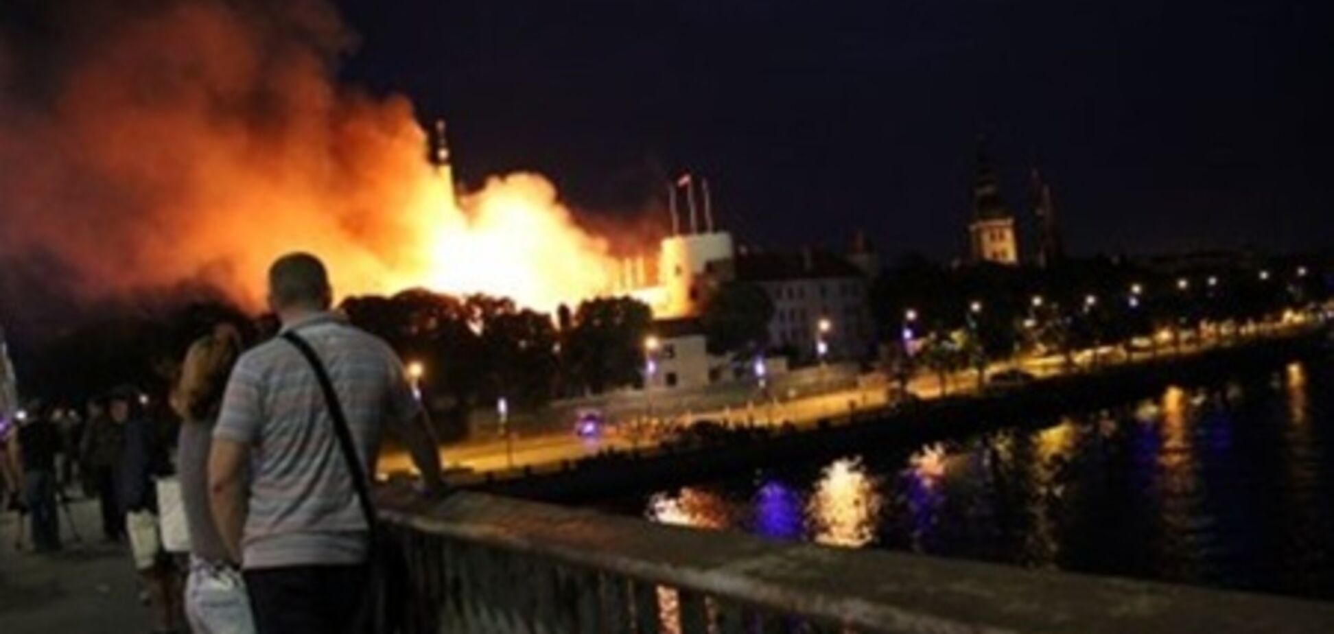 Пожаром в Рижском замке повреждены национальные реликвии