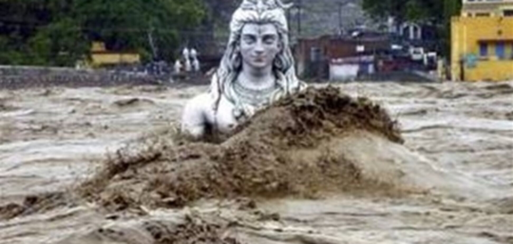 Наводнение в Индии унесло жизни 556 человек