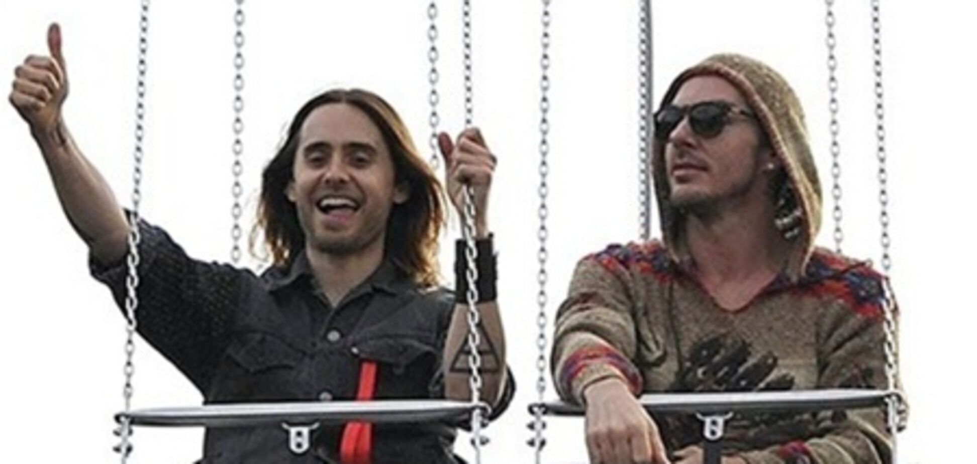 Джаред Лето веселится в парке аттракционов с братом