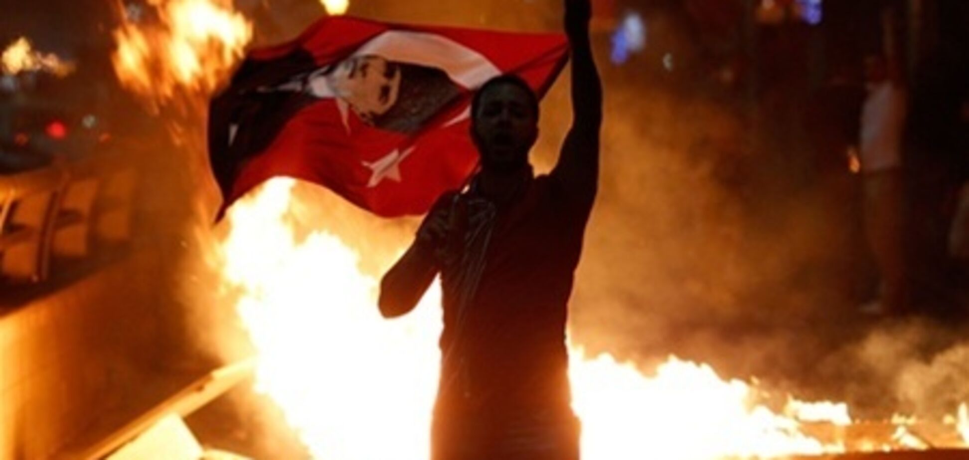 Премьер Турции жалуется, что от протестов пострадала экономика