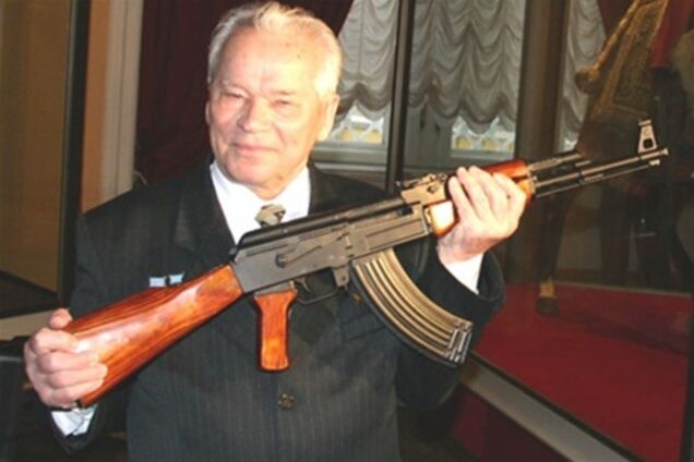 Оружейника Калашникова самолетом доставили в Москву на медобследование