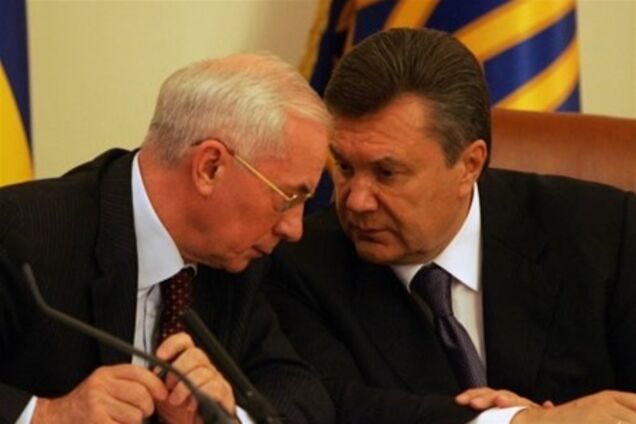 Янукович привітав українців з Трійцею, а Азаров - з Днем держслужби