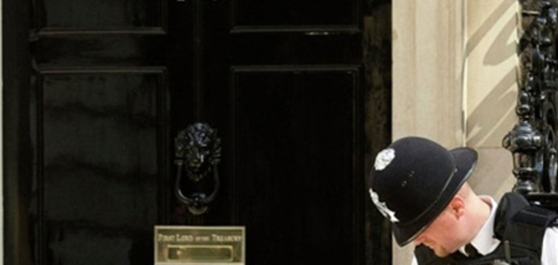 Прем'єр Британії заощадить на охорону своїх дверей