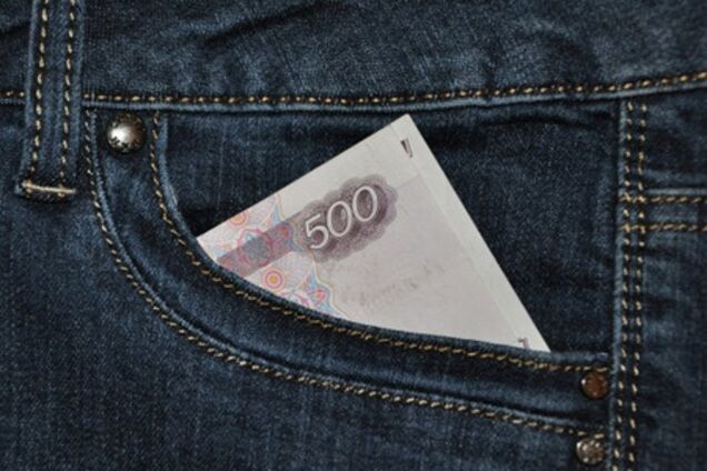 Сбережения в рублях хранят 90% россиян