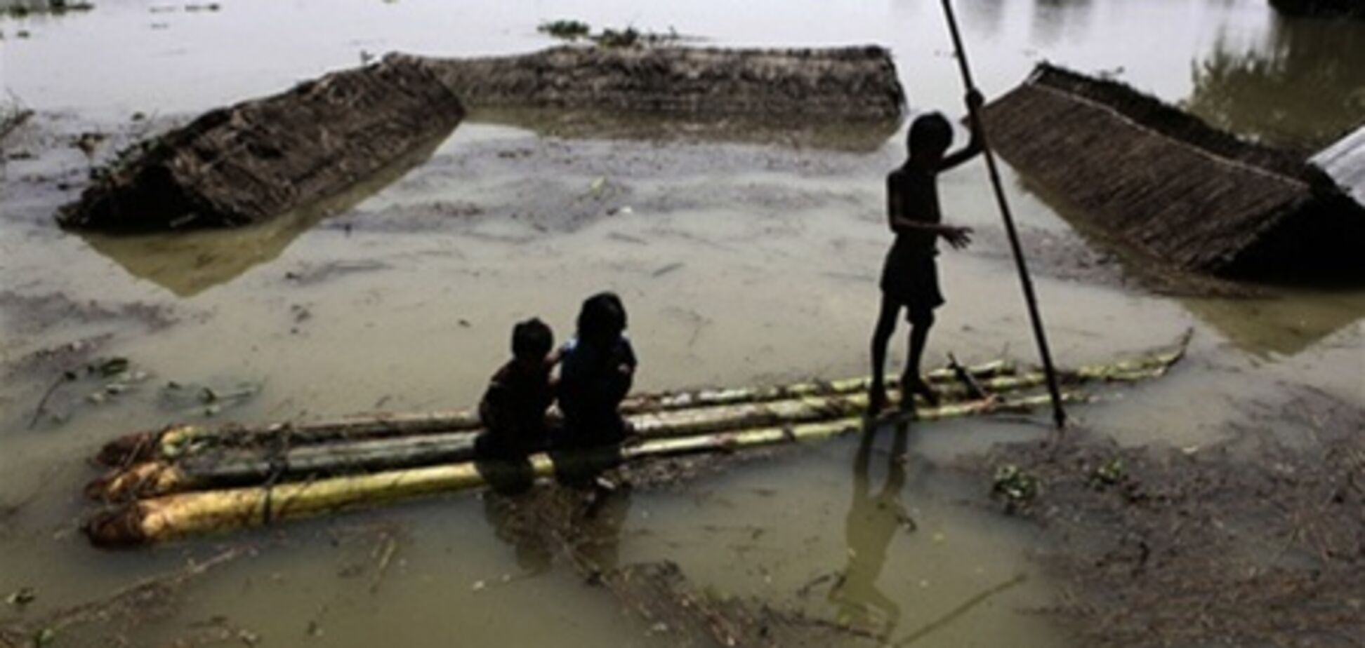 В Индии число жертв наводнения перевалило за тысячу