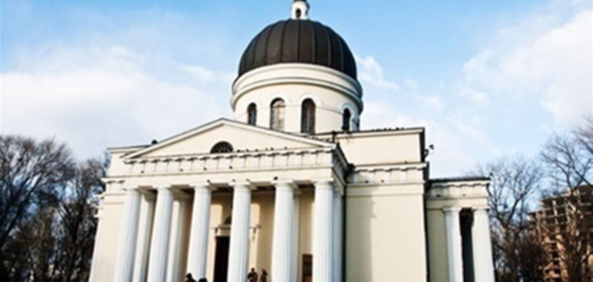 Влада Молдови загрожують церкви податками
