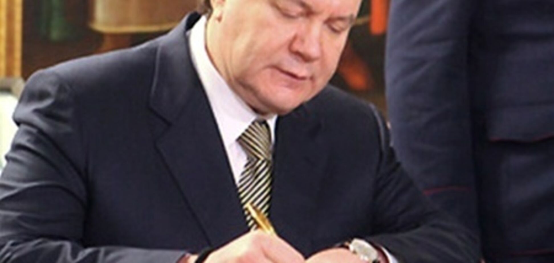 Янукович отменил декларации по пожарной безопасности
