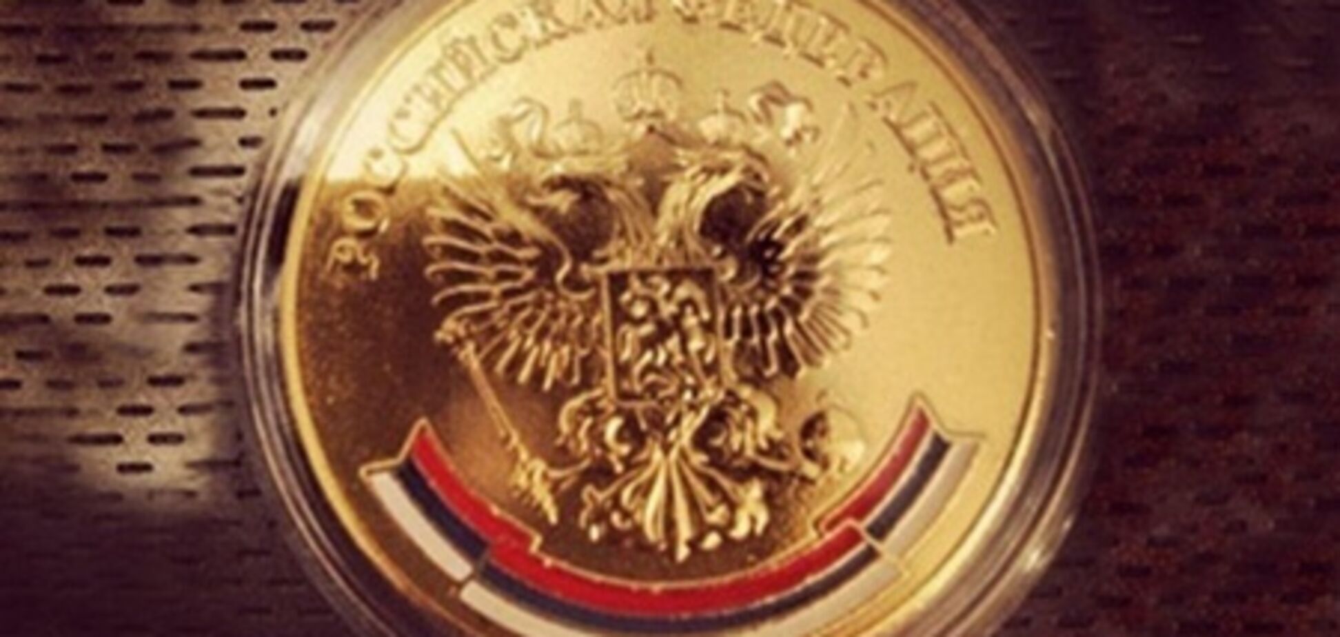 Московським випускникам замінять медалі з сербським триколором