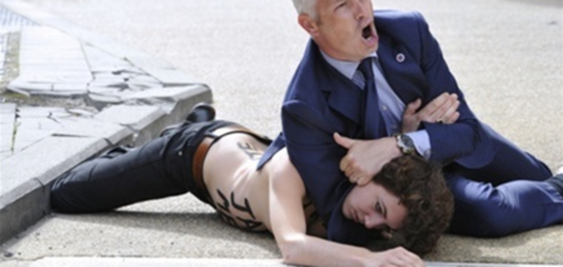 FEMEN подає в суд на туніського прем'єра