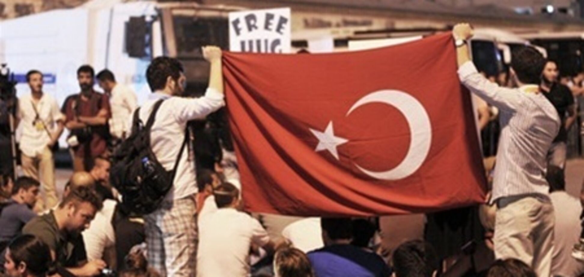 У Туреччині все ще протестують тисячі людей