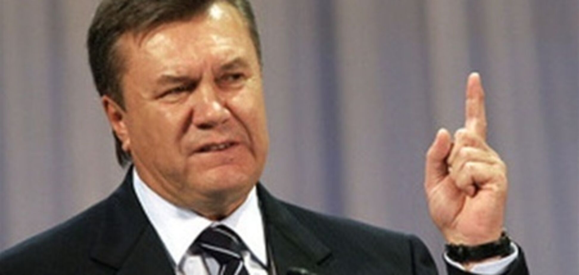 Янукович просить чиновників не чекати, поки люди почнуть кричати