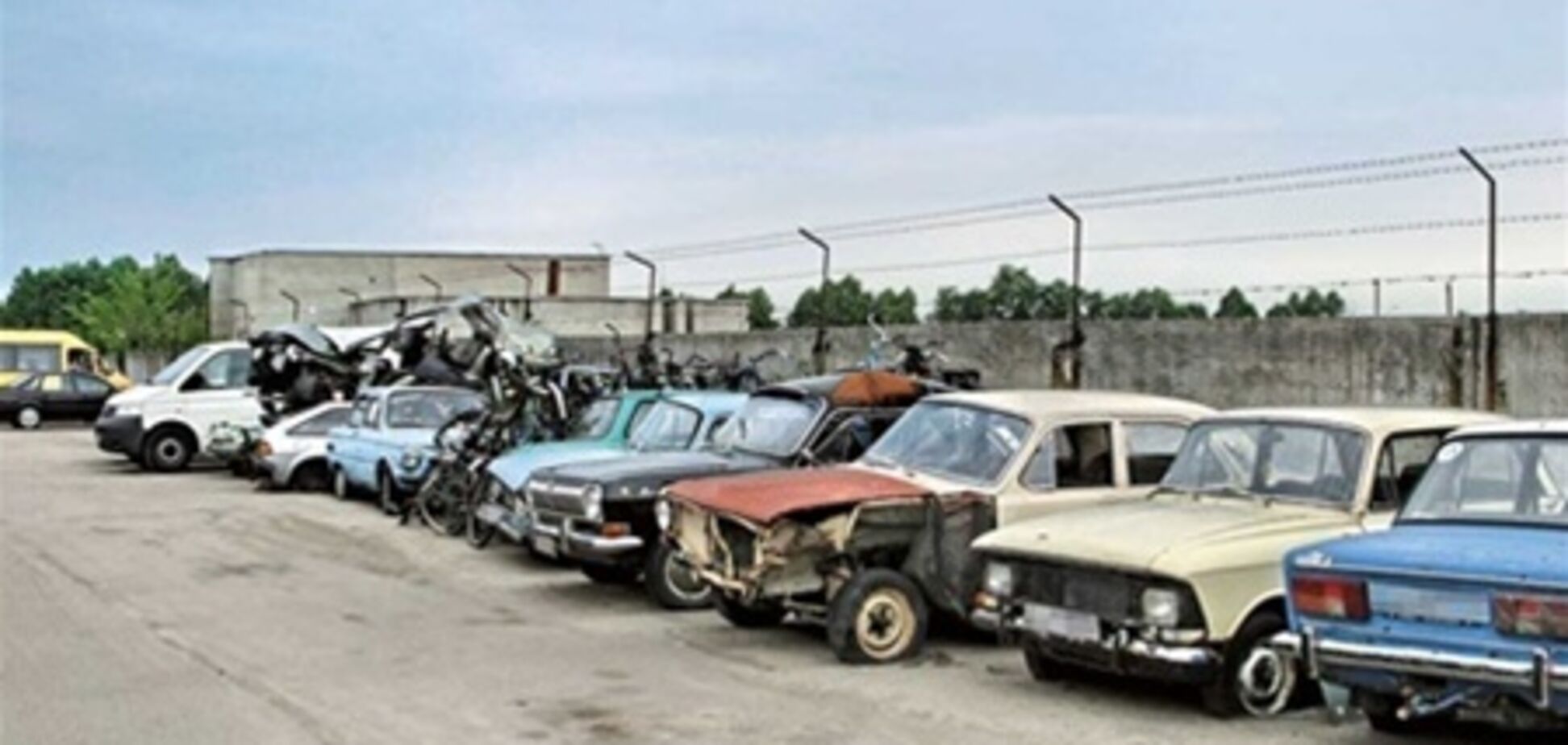 Львовские милиционеры 'потеряли' 150 машин со штрафплощадки