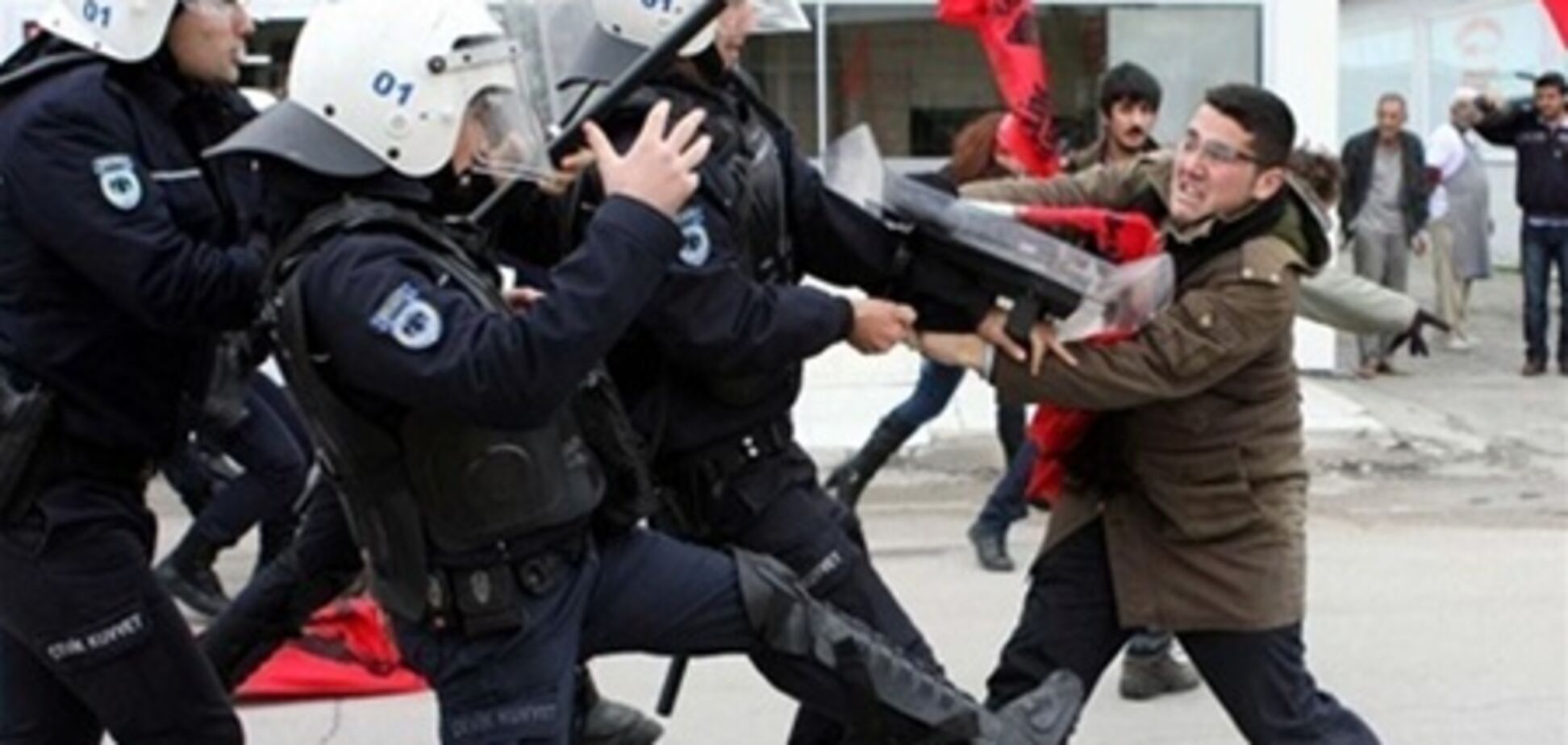 Столкновения в Турции: погибли еще двое