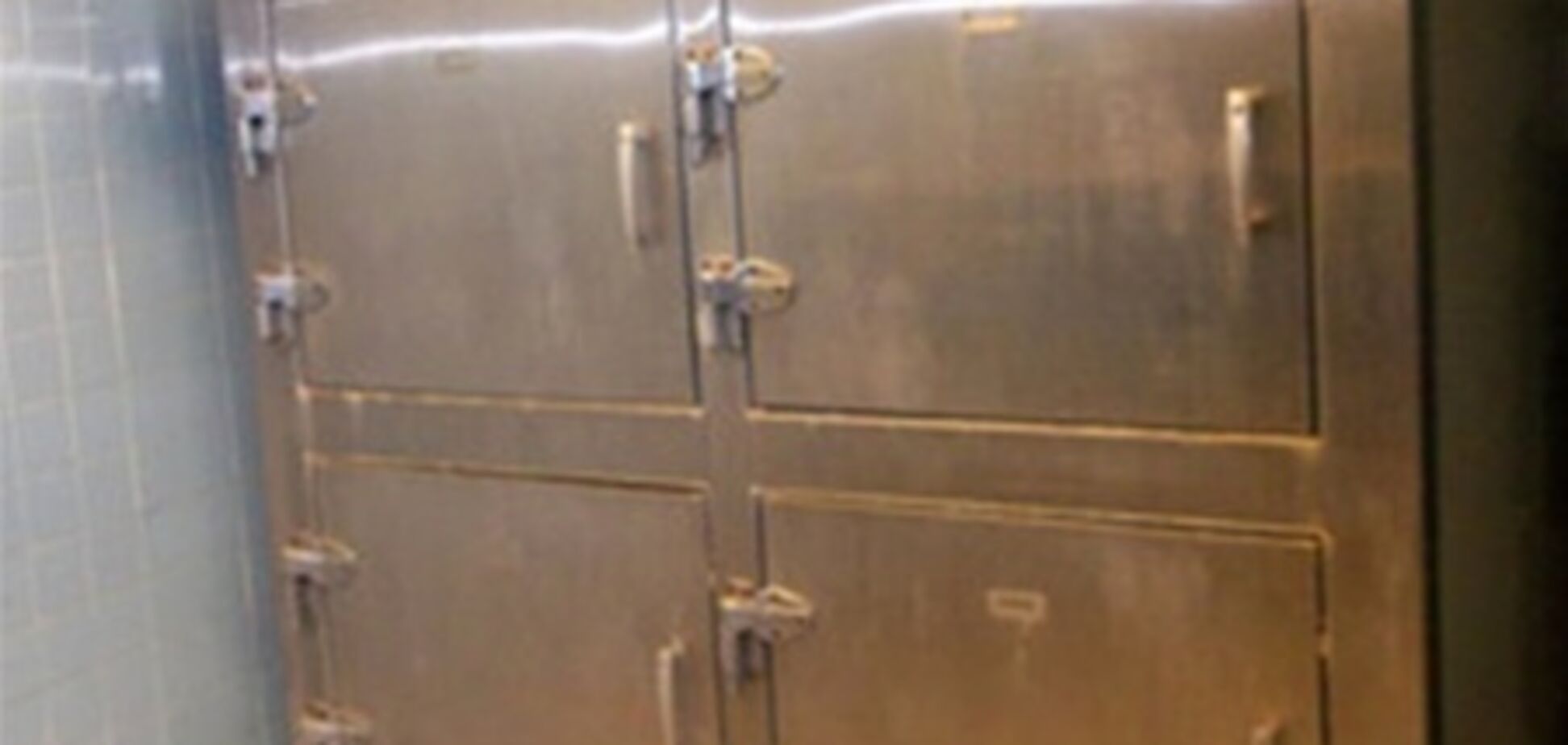 У США на аукціон виставили холодильник для трупів