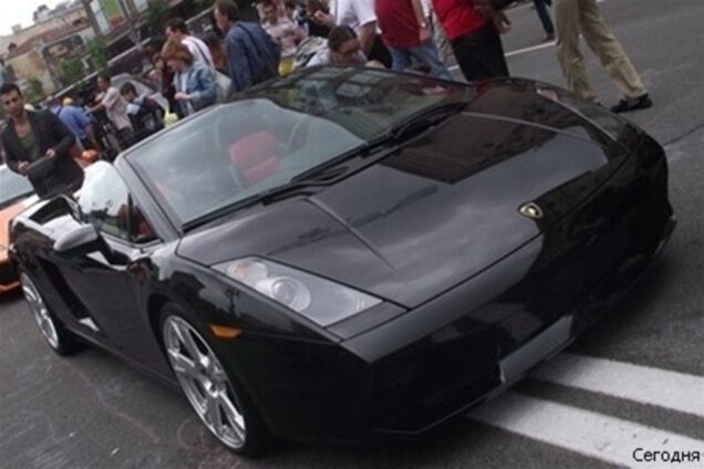 По Крещатику проехали 'Феррари' и 'Ламборджини'
