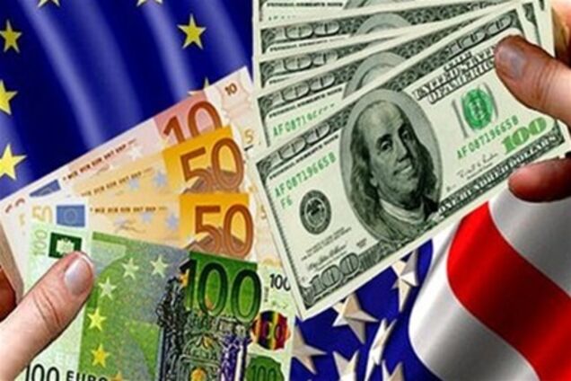Эксперты: евро колеблется, доллар повышается