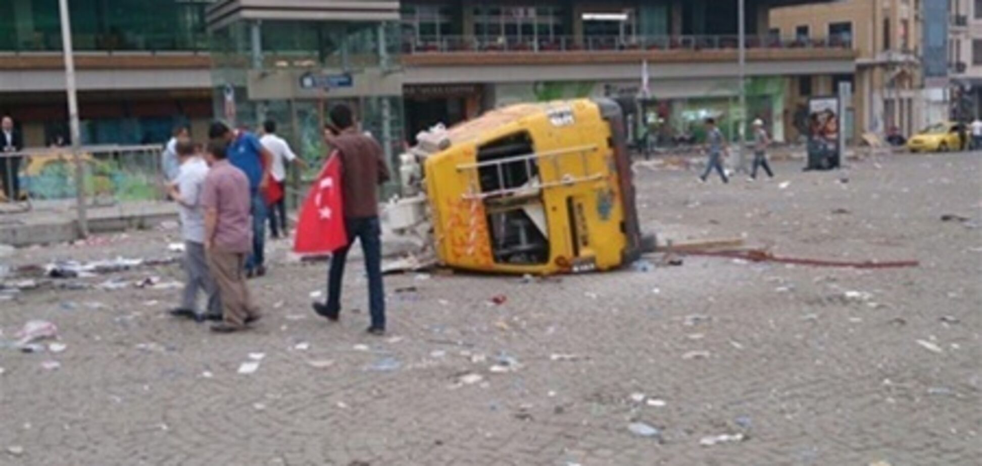 В Турции мечети и лавки стали пунктами для раненых