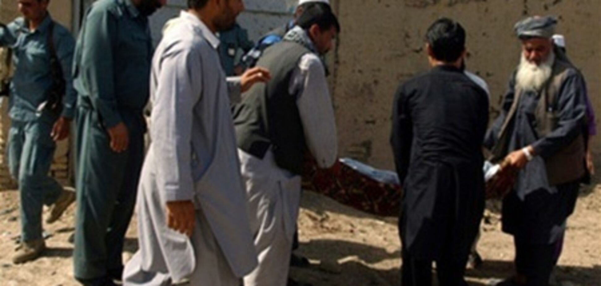 Два солдата НАТО и десять школьников погибли при взрыве в Афганистане