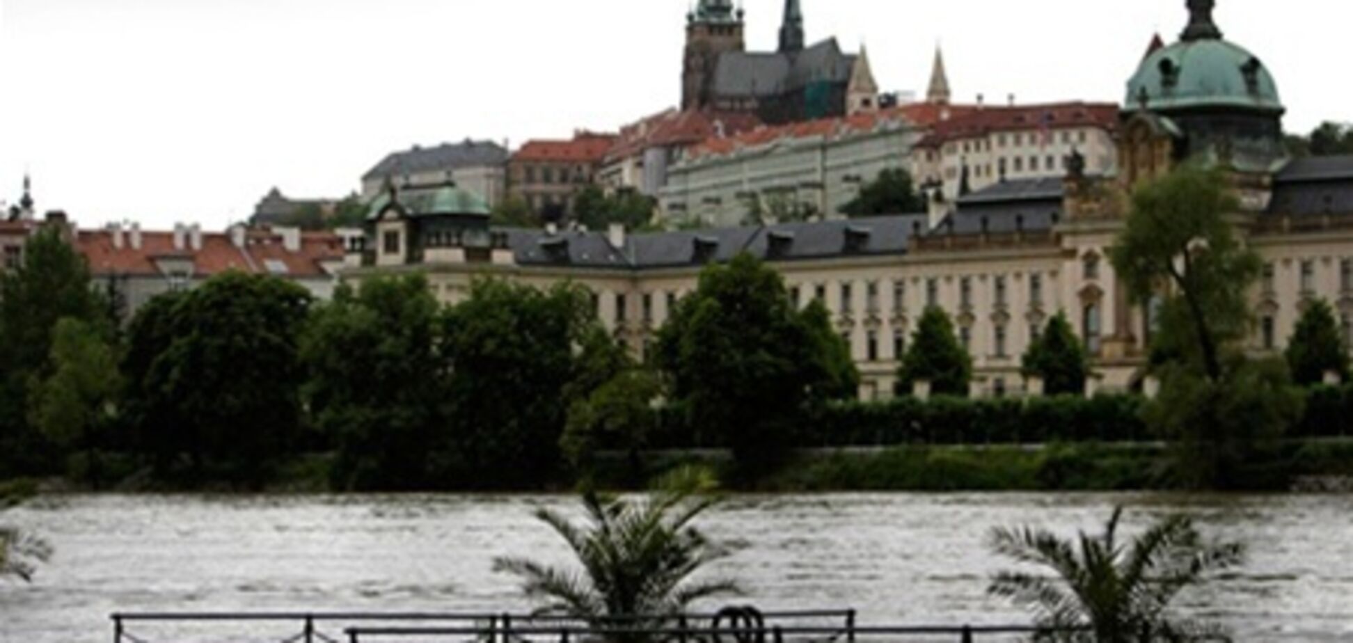 Прага готовится к пику наводнения во вторник