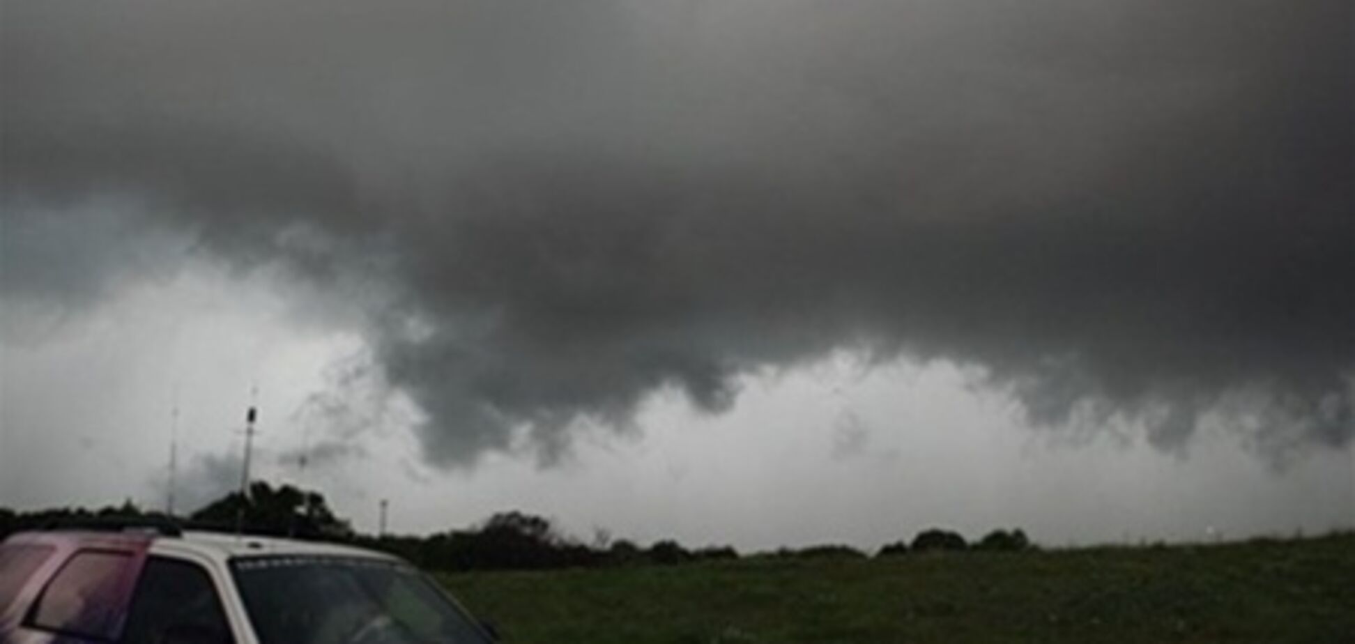 Число жертв торнадо в США растет