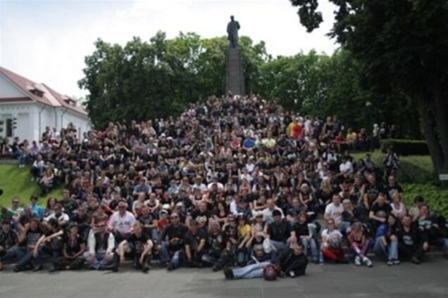 Сотни байкеров приехали поклониться Шевченко