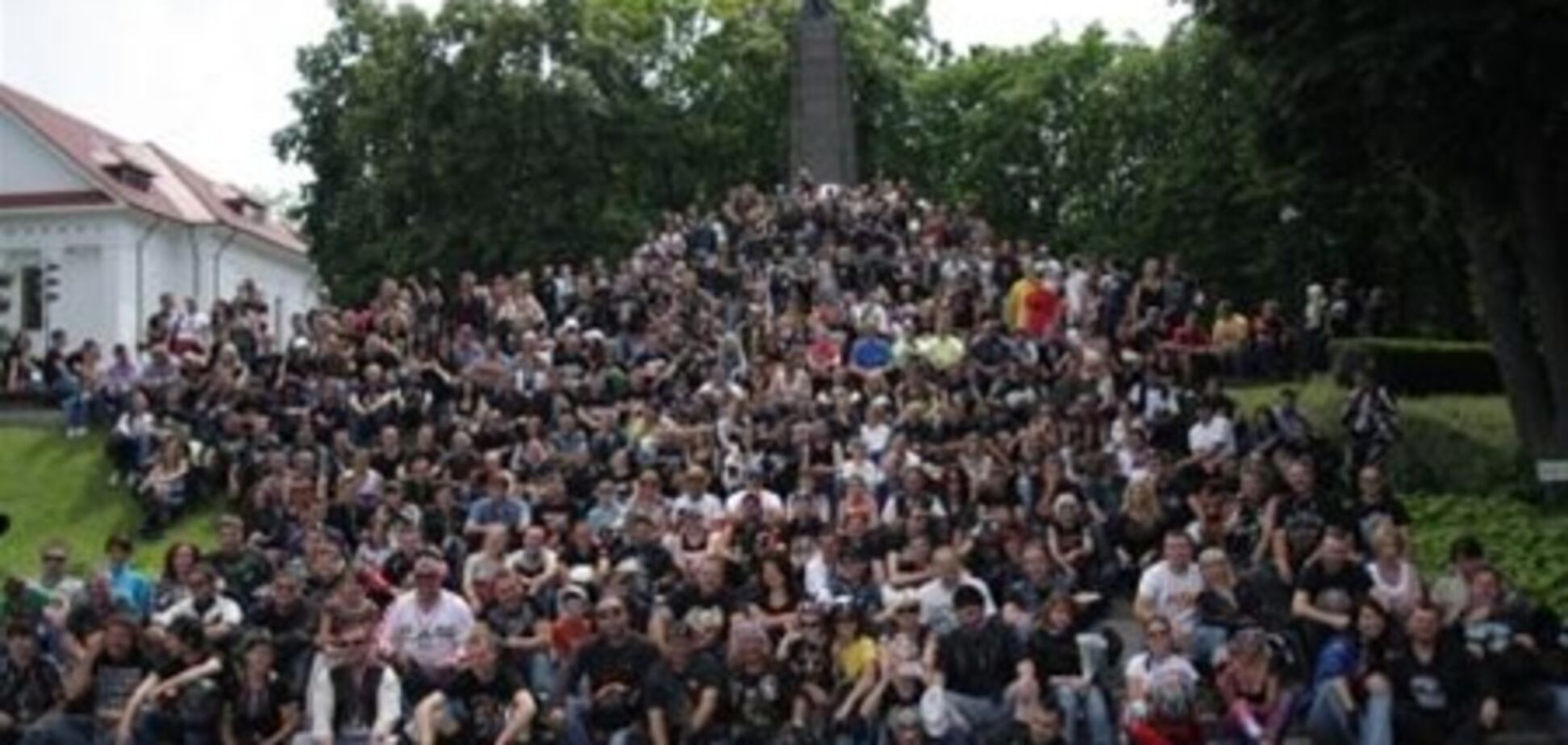 Сотни байкеров приехали поклониться Шевченко