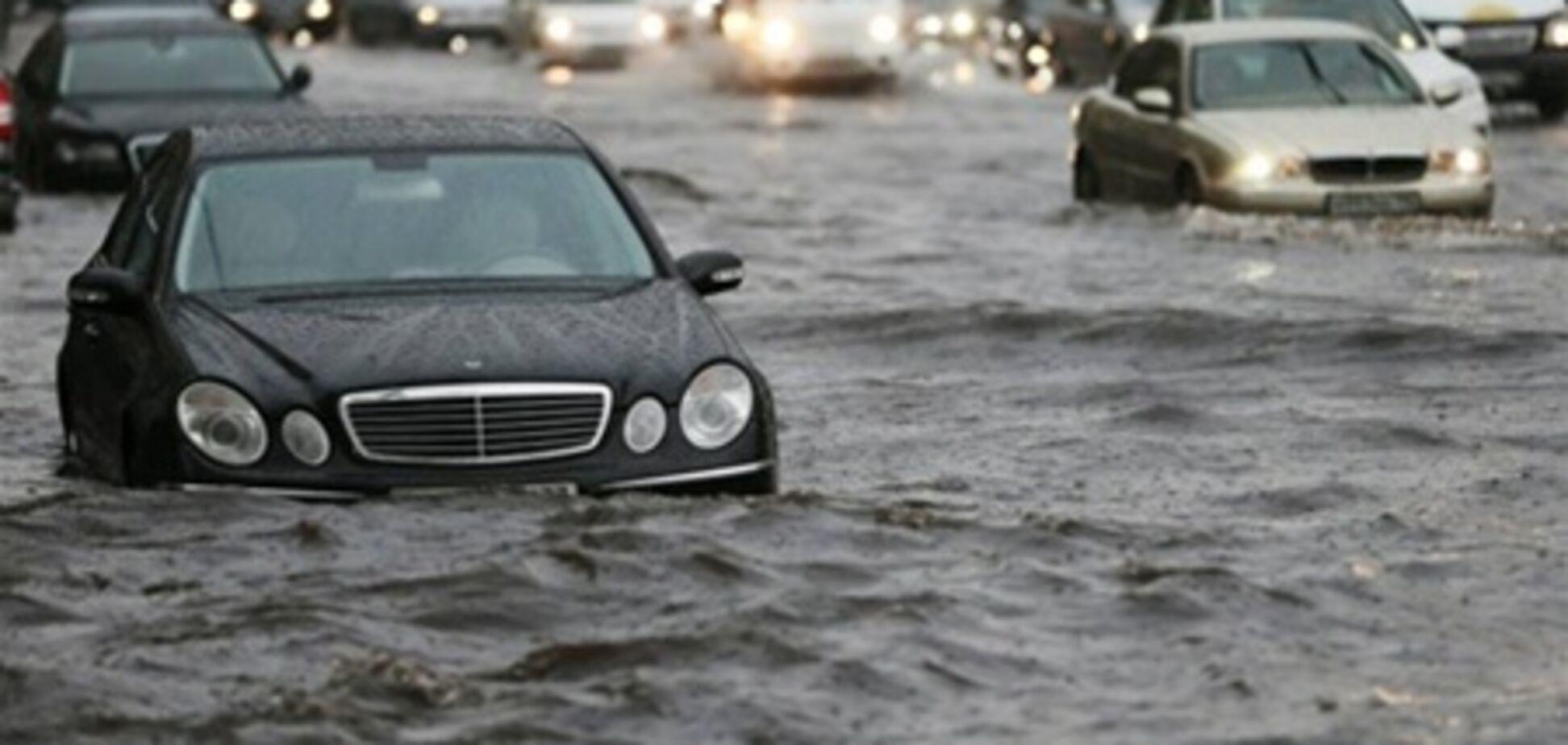 Сильный ливень затопил центр Москвы