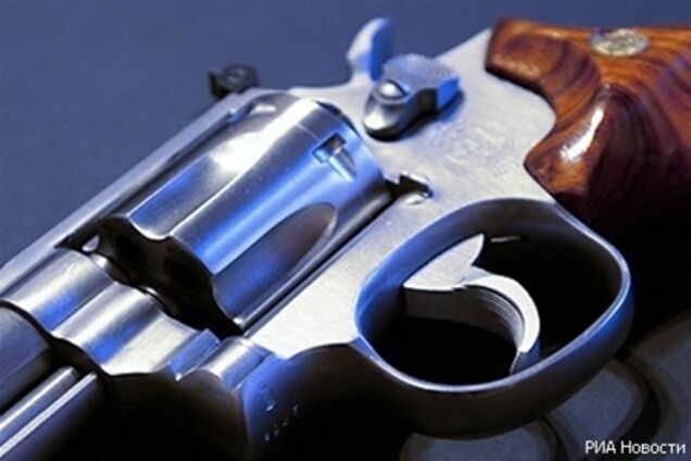 Мужчина погиб, играя в 'русскую рулетку' с травматикой